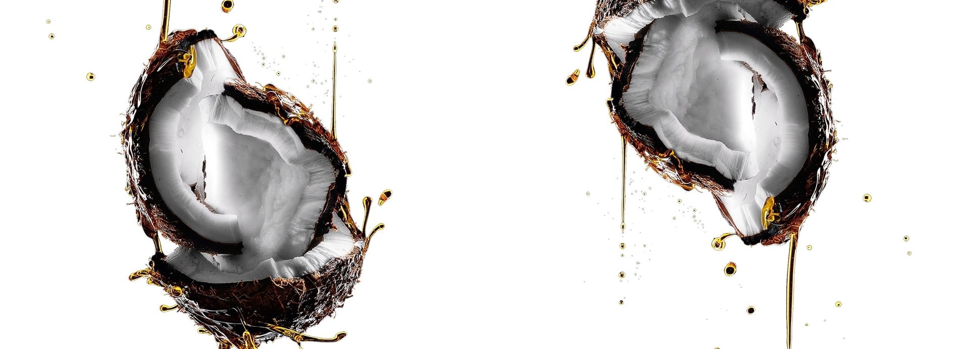 Kokosnusshälften, von denen Öl tropft